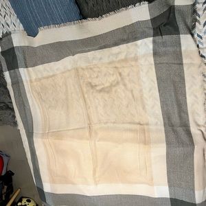 Large Ardene blanket / scarf💗